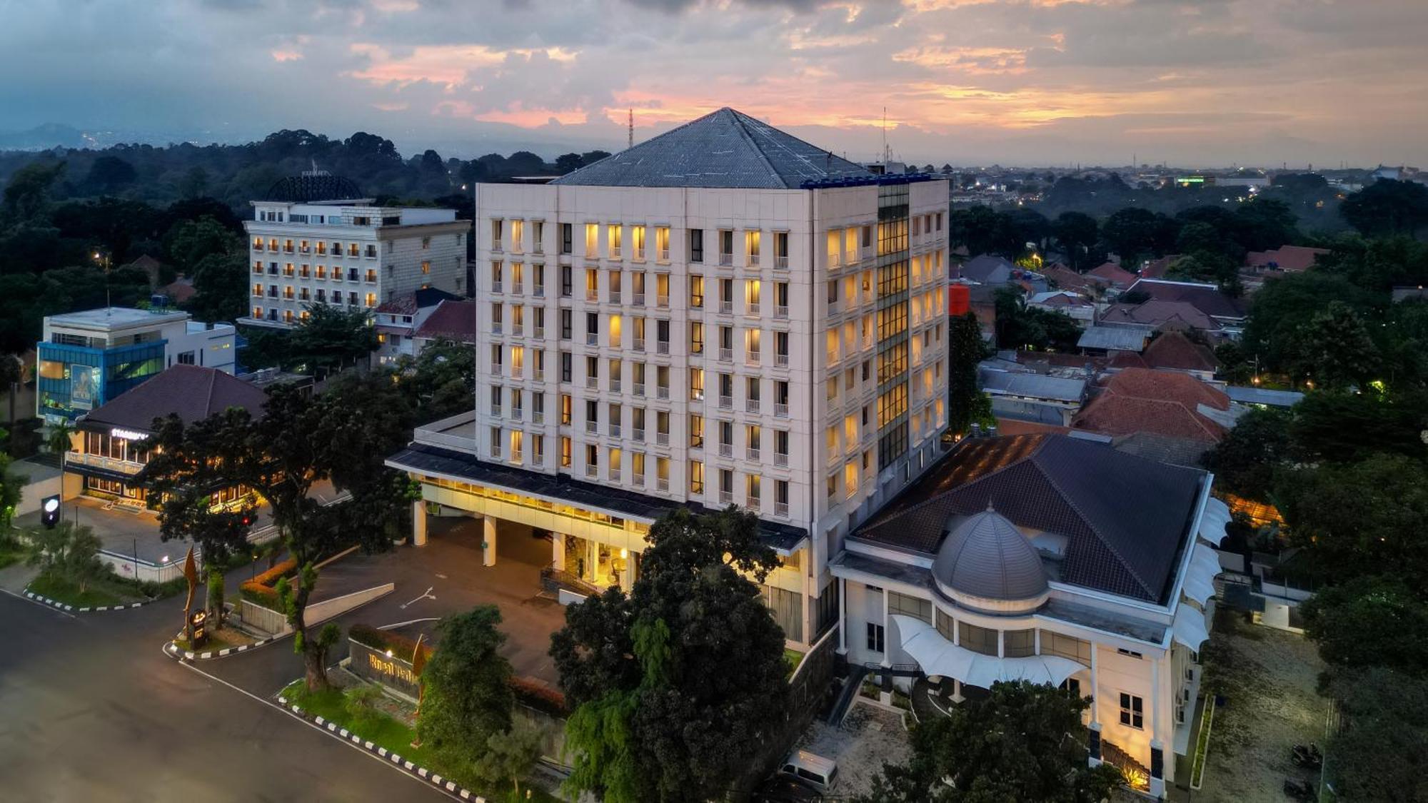 Royal Padjadjaran Hotel Bogor Extérieur photo